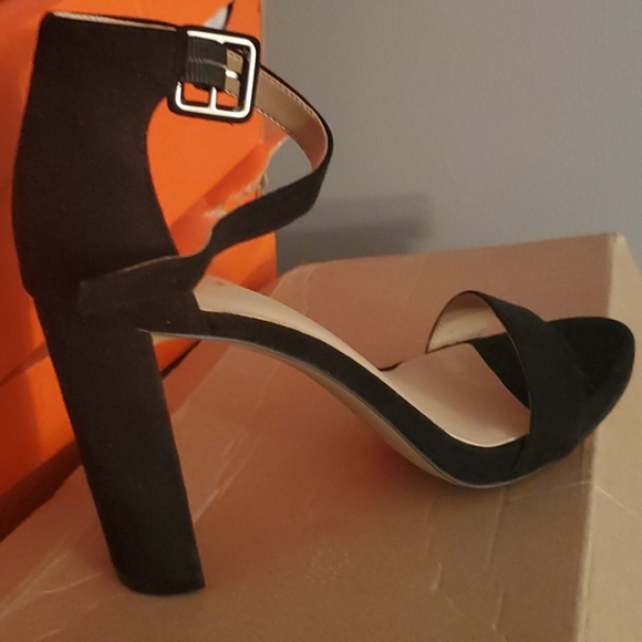 Classic black heels w/ ankle strap - Picture 2 of 2